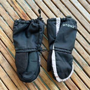STONZ Youth Mitts - Accented Haze Pink/Black
2-4yrs LIKE NEW